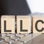 Imagen relacionada con cómo formar una LLC en Florida, creación de empresas, Articles of Organization, registered agent y requisitos legales para nuevos negocios.