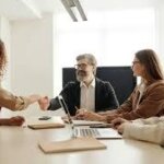 Imagen relacionada con planificación sucesoria empresarial, continuidad del negocio, transición de liderazgo y estrategias legales para proteger el futuro de una empresa.